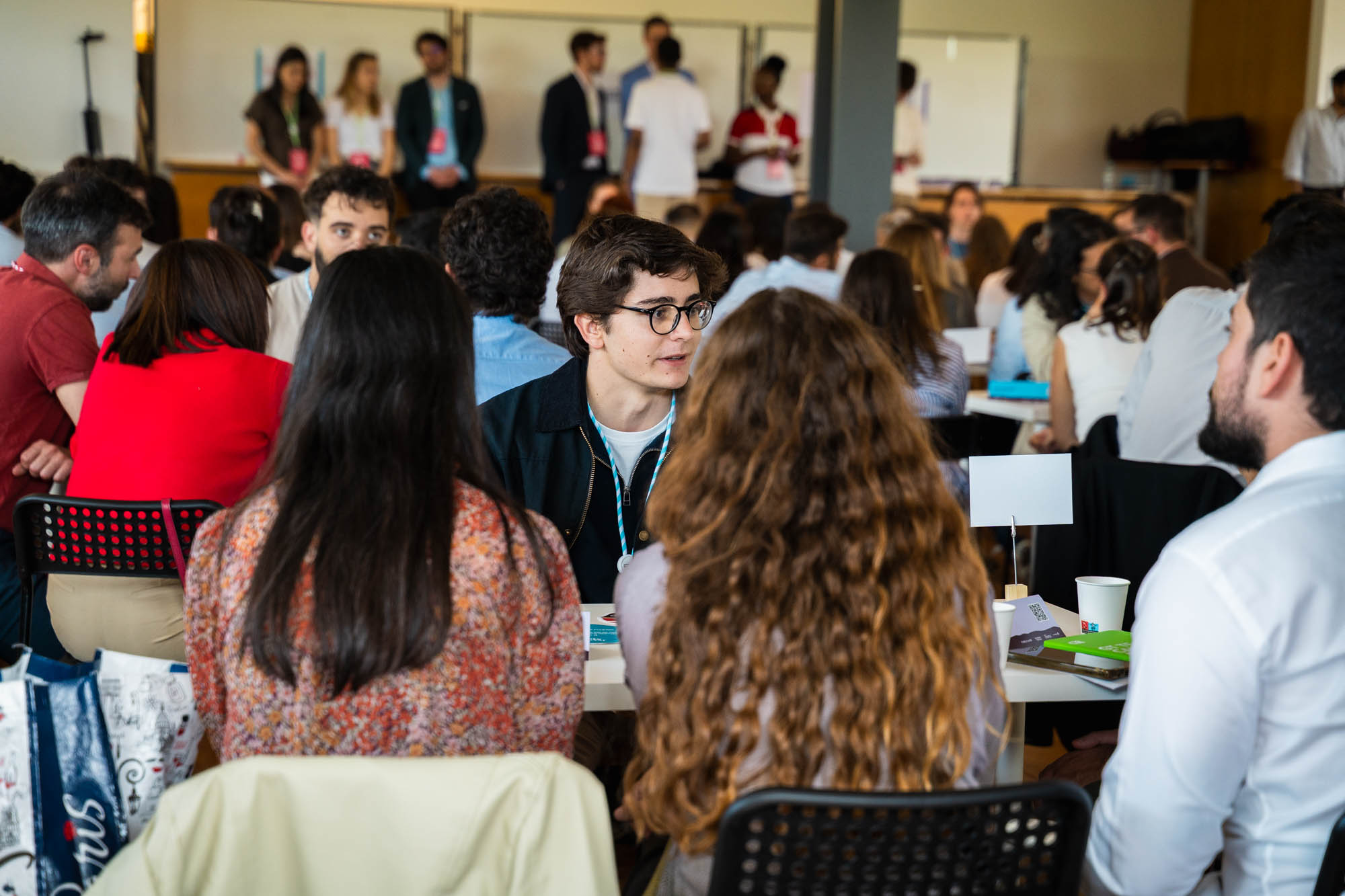 Estudantes universitários em ambiente académico